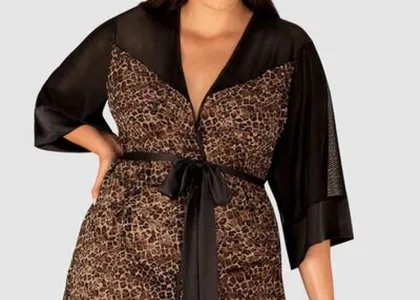 On peut être ronde et être sexy 3 AllunesPeignoir Noir